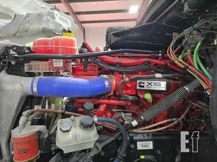 2020-freightliner-cascadia-126-image-18