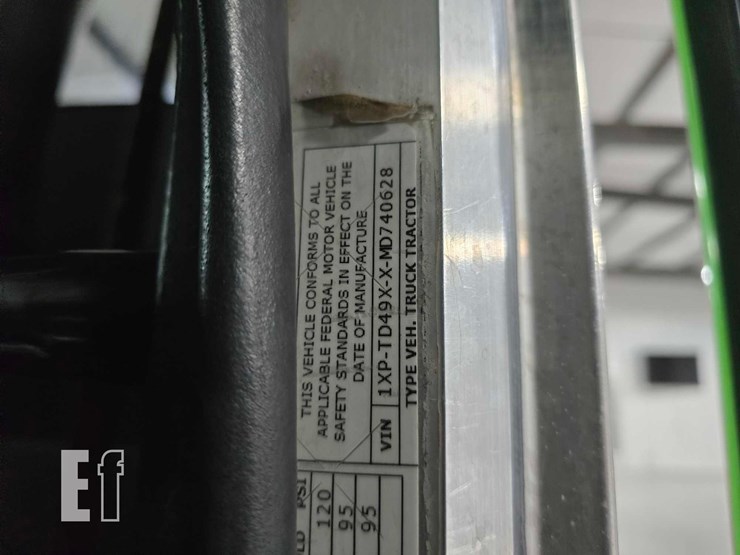 2021-peterbilt-367-image-31