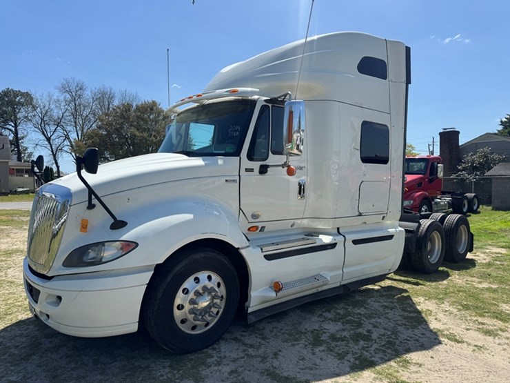 2014-international-prostar-image-1