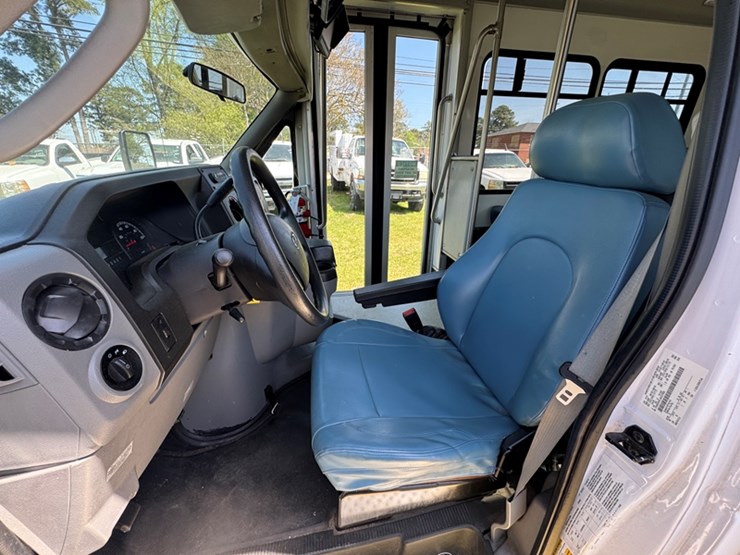 2018-ford-e350-image-5