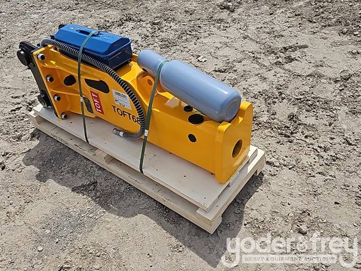 2025-caterpillar-305-image-1