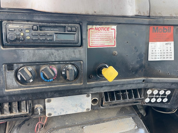 1997-international-4700-image-16