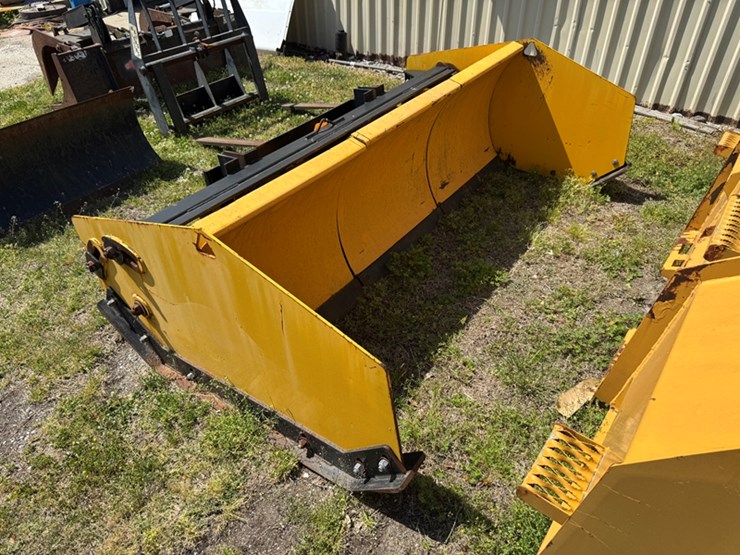 skid-steer-snow-plow-push-blade-image-2