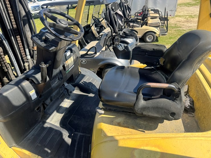 hyster-100-fortis-forklift---solid-tire-front-dual-cummins-diesel,-finger-mast-controls-13,376-hours-image-5