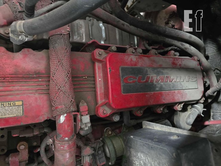 2012-freightliner-m2-106-image-34