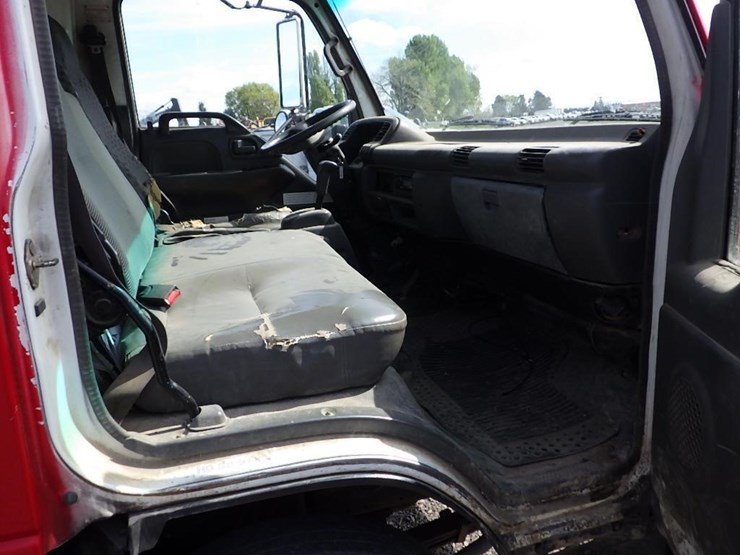 2005-isuzu-nqr-image-18