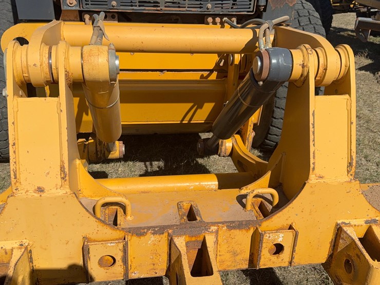 2018-deere-772g-image-27