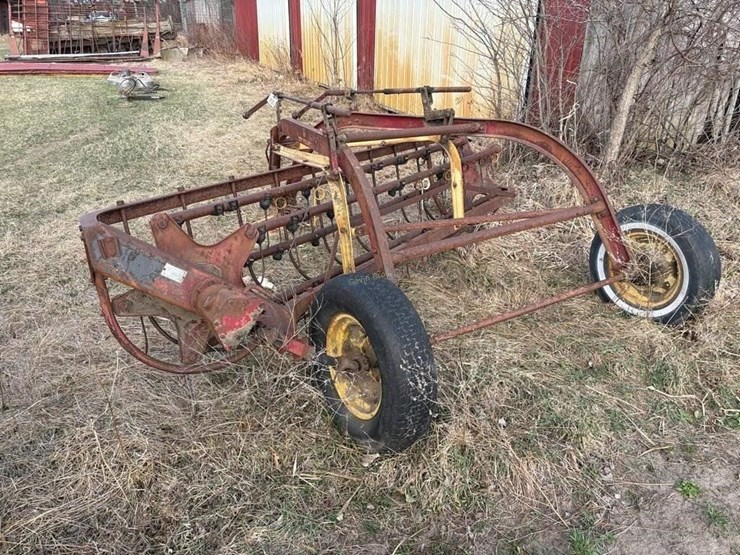 new-holland-roll-bar-rake-image-3