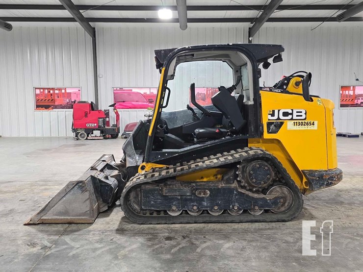 2021-jcb-3ts-8t-image-5