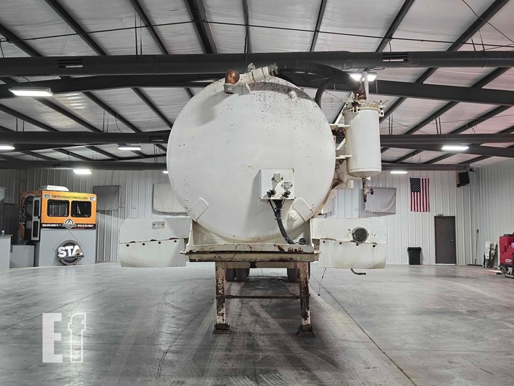 dragon-products-&-industries-vacuum-tank-trailer-image-7