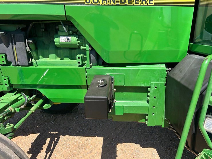 1996-john-deere-8300-image-32