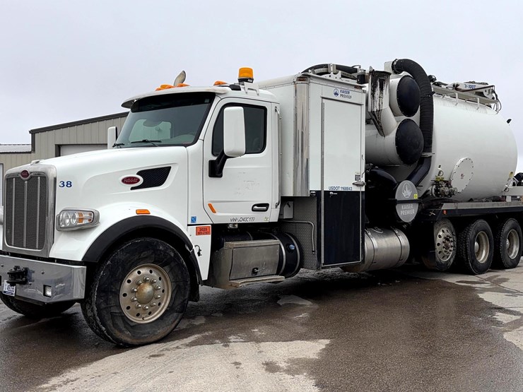 2018-peterbilt-567-hydrovac-truck-image-1