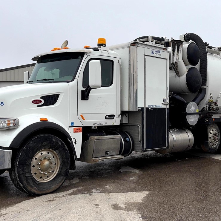 2018 Peterbilt 567 Hydrovac Truck