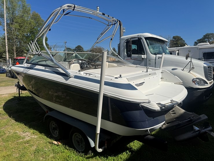 2002-cobalt-206-bowrider,-302-i/o-302-i/o-with-less-than-50-hours-(ed's-marine)-with-trailer.-image-4