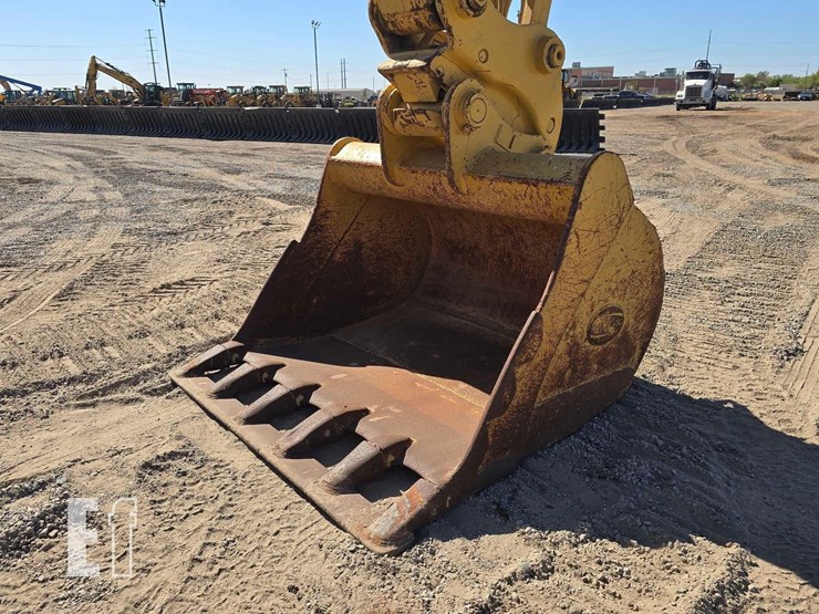 2019-caterpillar-325flcr-image-10