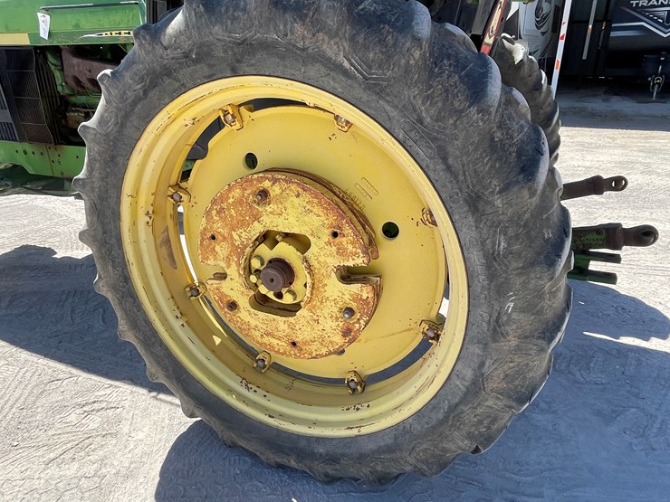 john-deere-3055-image-12
