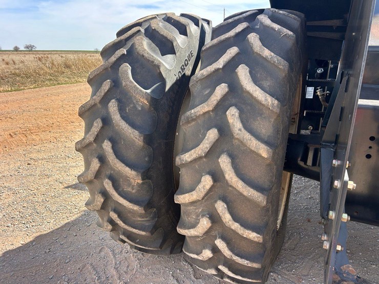 2010-new-holland-t9020-image-4