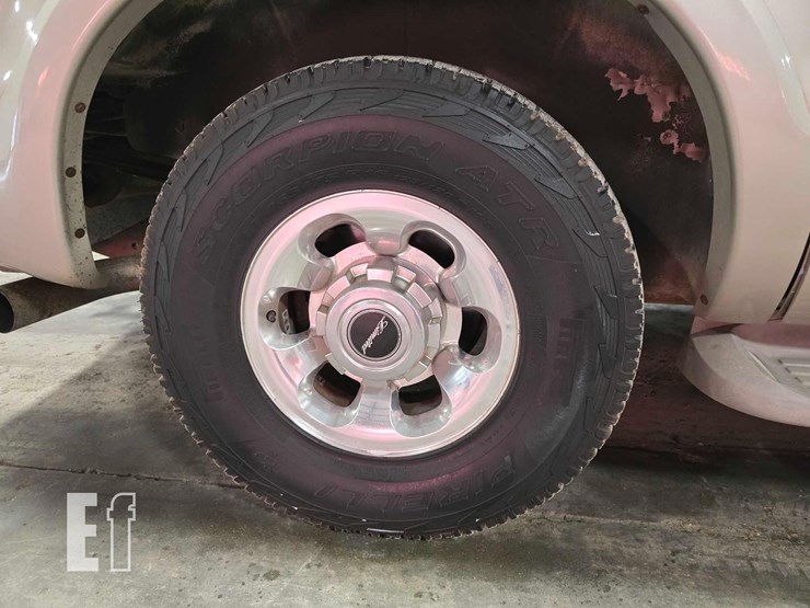 2005-ford-excursion-image-22