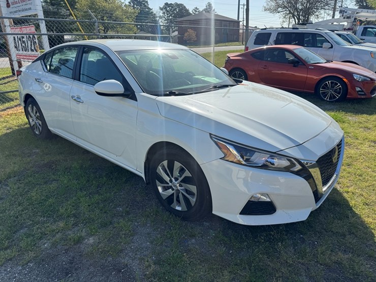 2020-nissan-altima-s-sedan-4-door-62,716-miles-showing---1n4bl4bv9lc114989-image-2