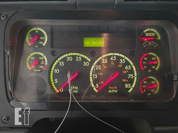 2014-freightliner-cascadia-125-image-12