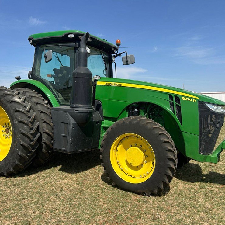 2017 JOHN DEERE 8270R