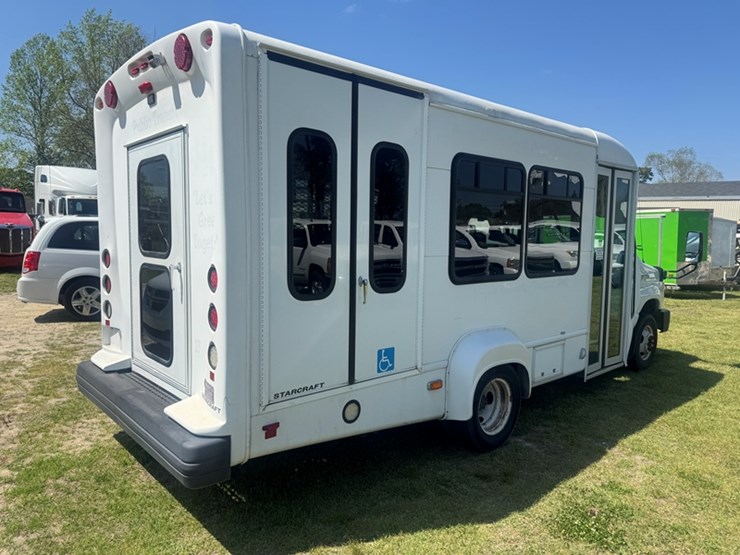 2018-ford-e350-image-3