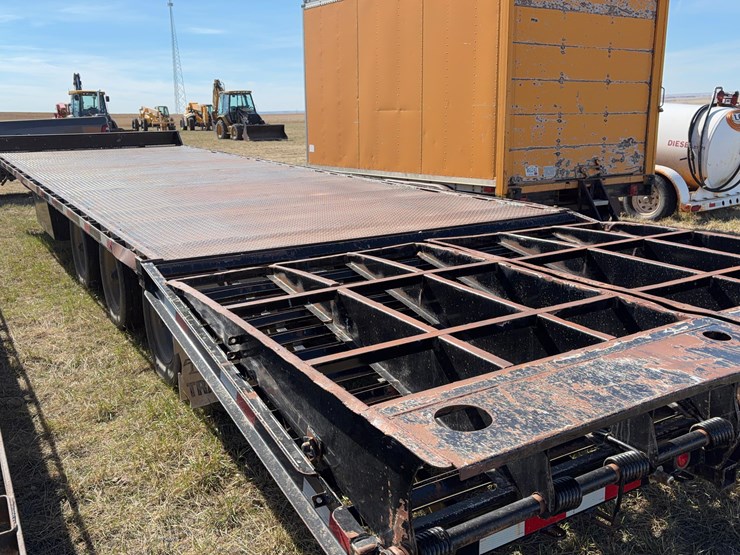 2013-titan-trailer-image-9