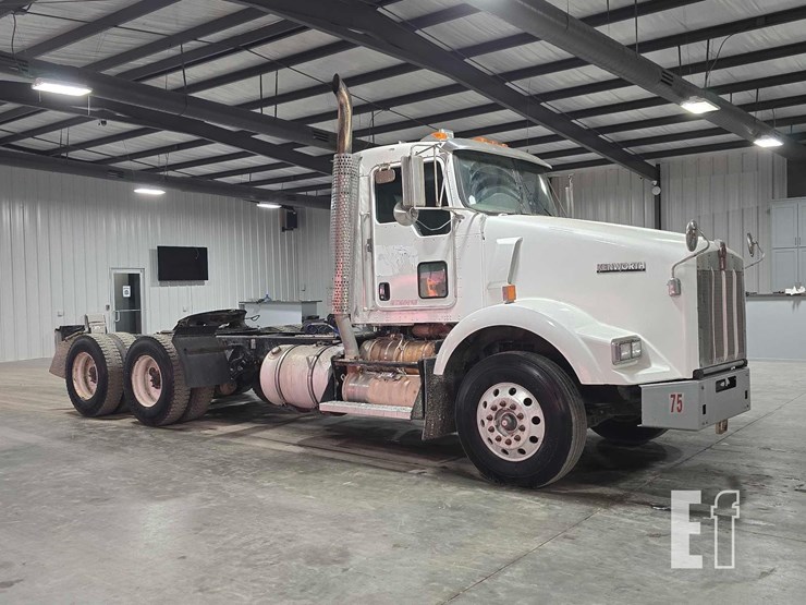 2012-kenworth-t800-image-2