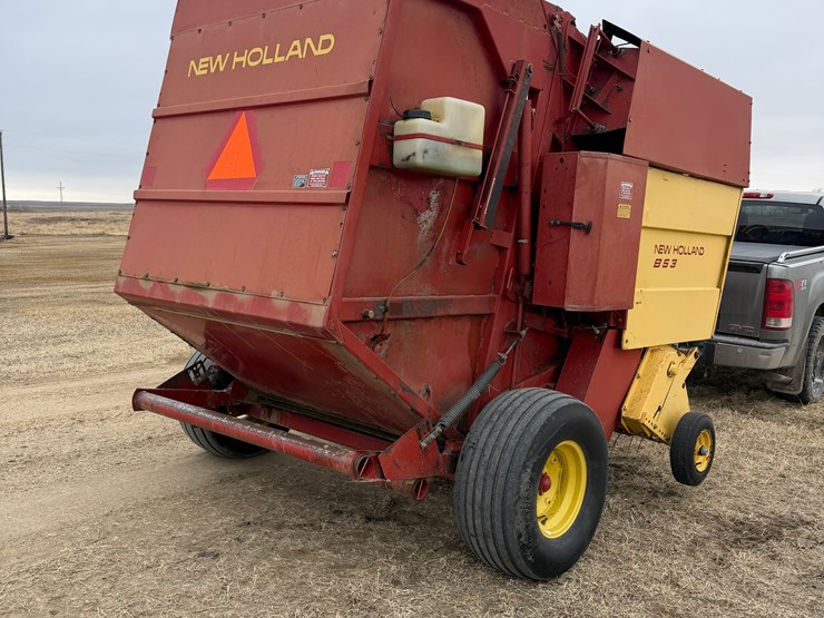 new-holland-853-image-2