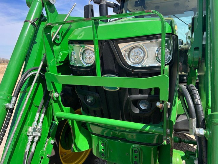 2018-john-deere-6145r-image-11