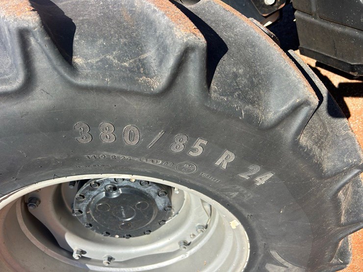 2019-case-ih-farmall-120u-image-8