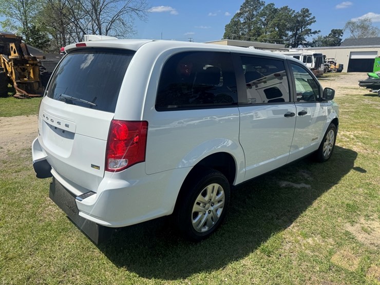 2019-dodge-grand-caravan-se-image-3