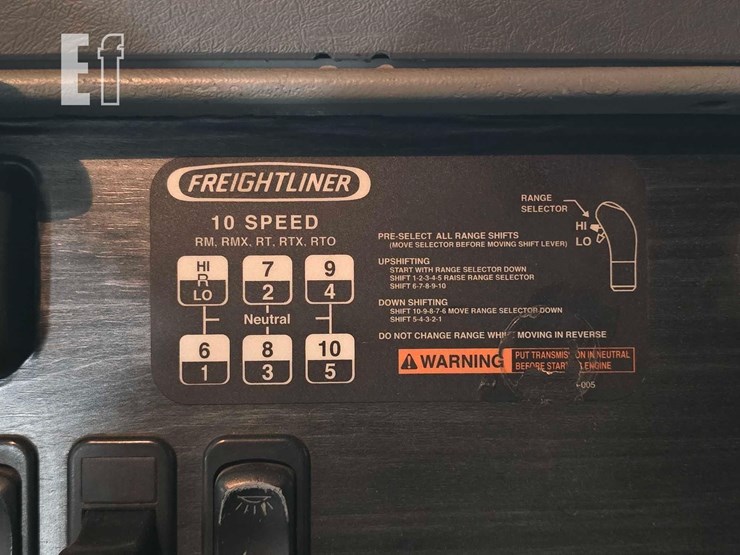 2009-freightliner-columbia-120-image-16