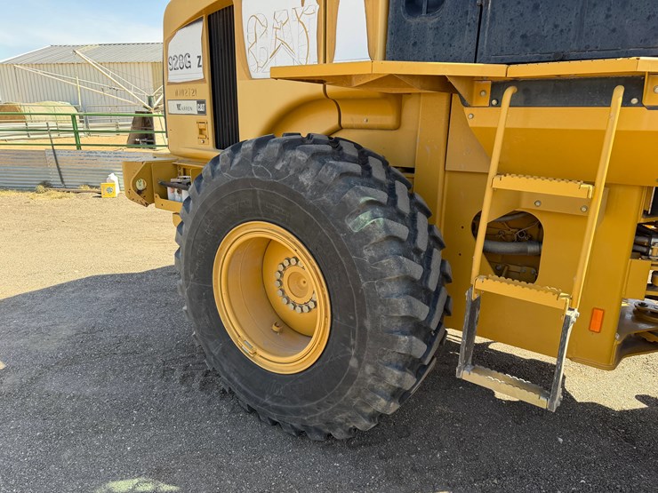 2007-caterpillar-928g-image-12