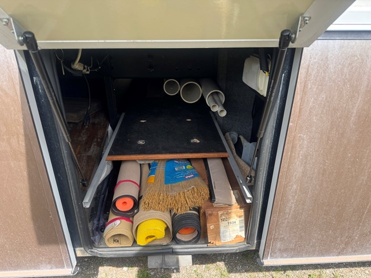 2002-freightliner-newmar-country-star-rv-5.9l-cummins-isb---auto-trans---xc-chassis-51,087-miles-image-22