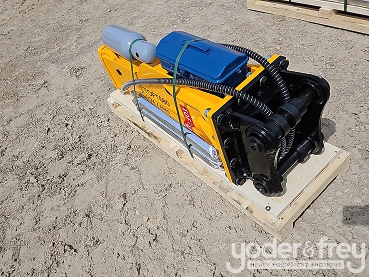 2025-caterpillar-305-image-3