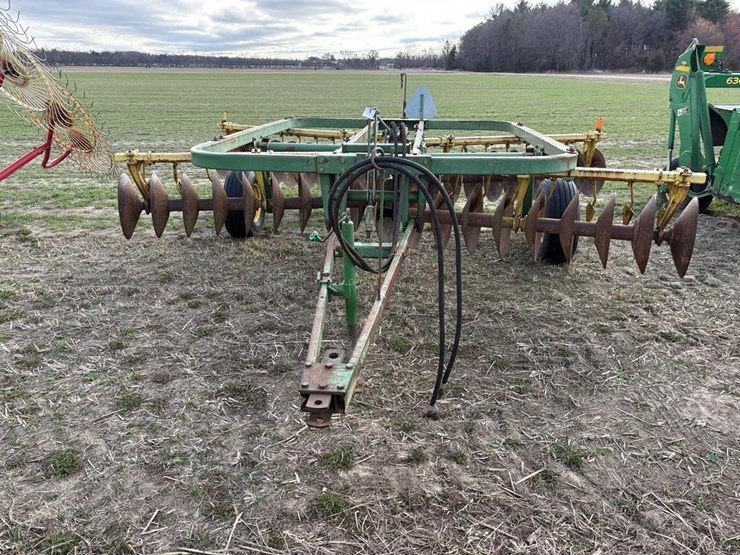 john-deere-210-image-1