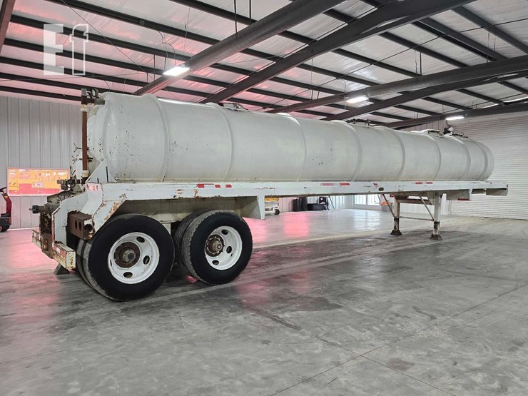 dragon-products-&-industries-vacuum-tank-trailer-image-3