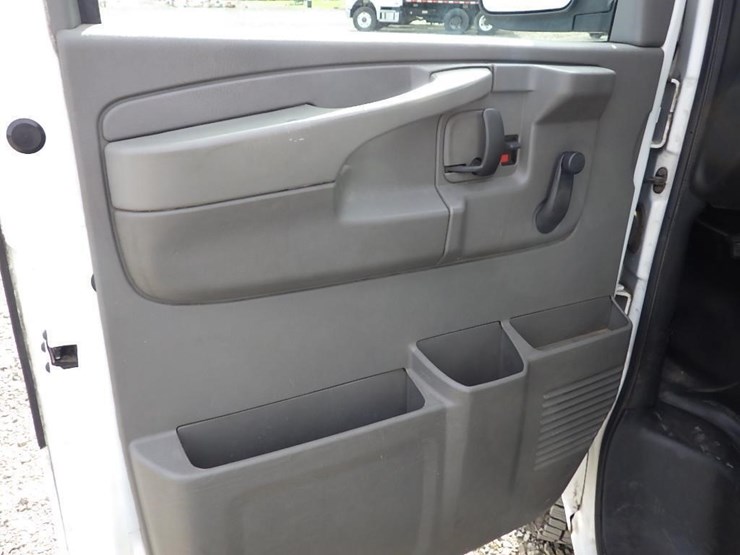 2003-chevrolet-3500-image-23