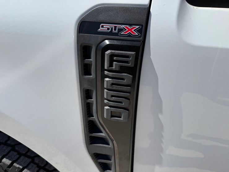 2023-ford-f250-image-10