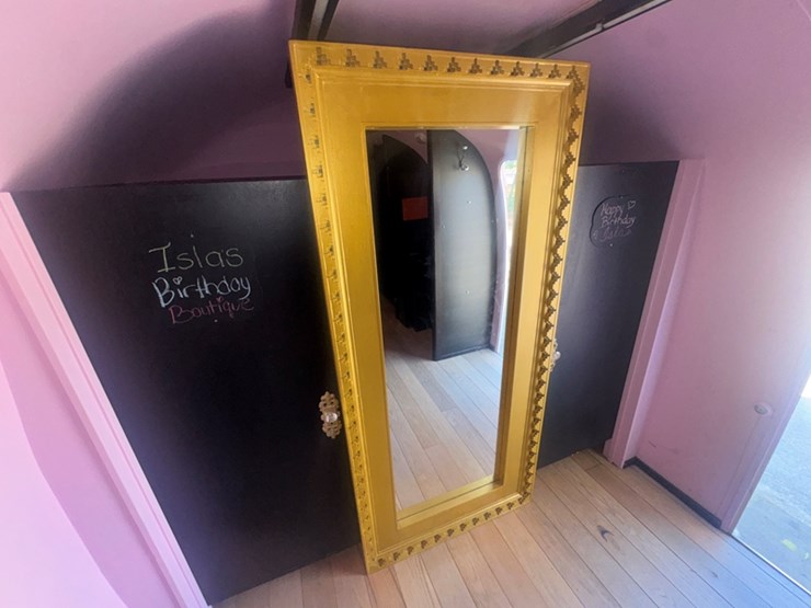 1972-airstream-trailer-modified-for-sales-trailer-this-unit-was-gutted-and-used-for-a-retail-trailer-image-9