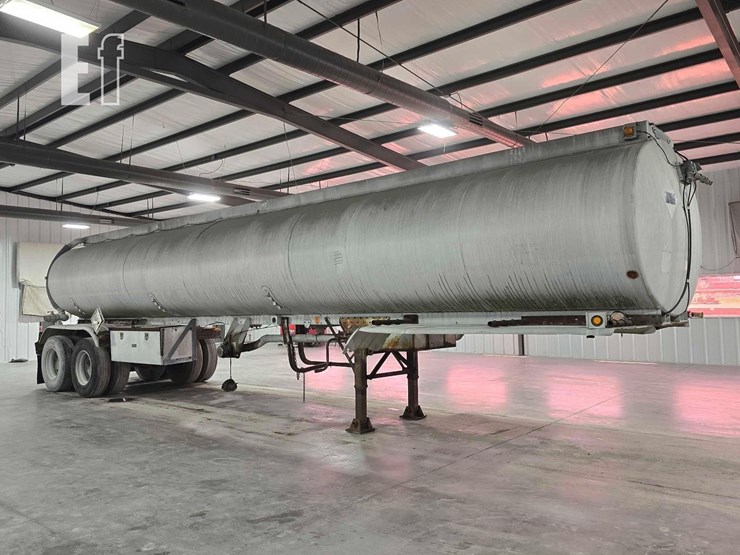 1974-trailmobile-tanker-image-2