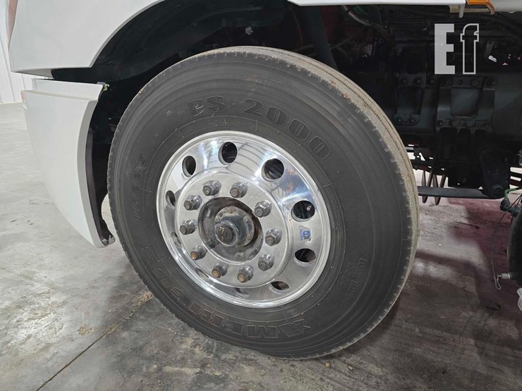 2020-freightliner-cascadia-126-image-21