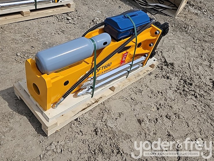 2025-caterpillar-305-image-2