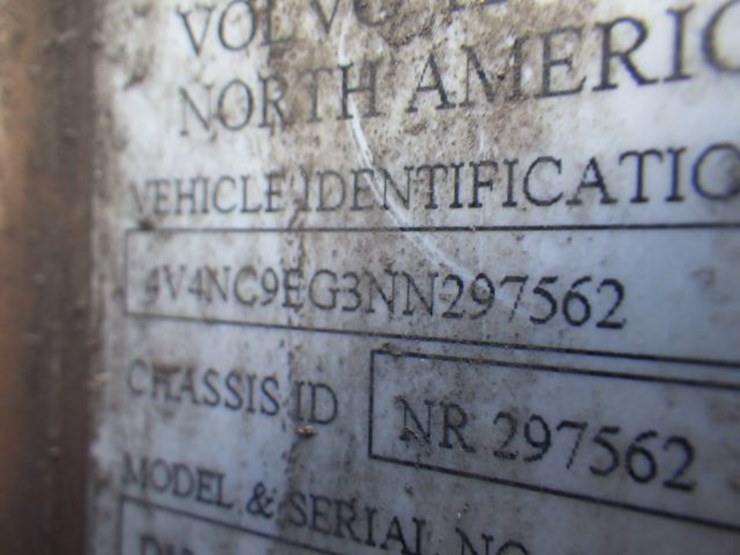 2022-volvo-vnl300-image-19