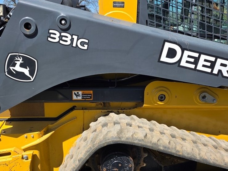 2018-deere-331g-image-15