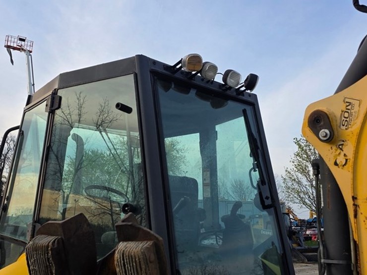 2009-new-holland-b95b-image-33