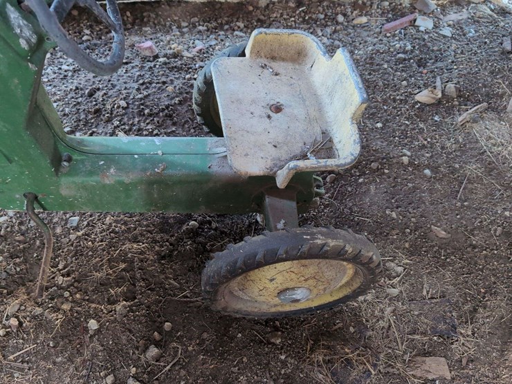 john-deere-pedal-tractor-image-2