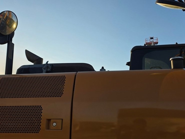 2014-case-cx160c-image-36