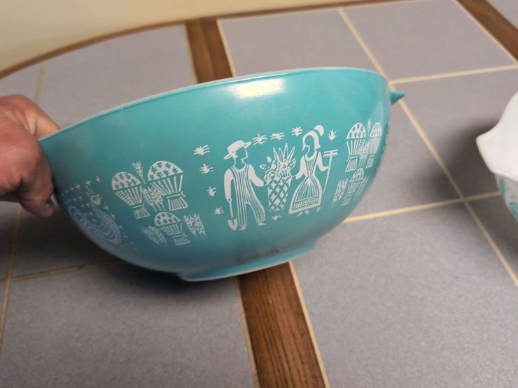 pyrex-turquoise-and-white-mixing-bowl-set-image-7